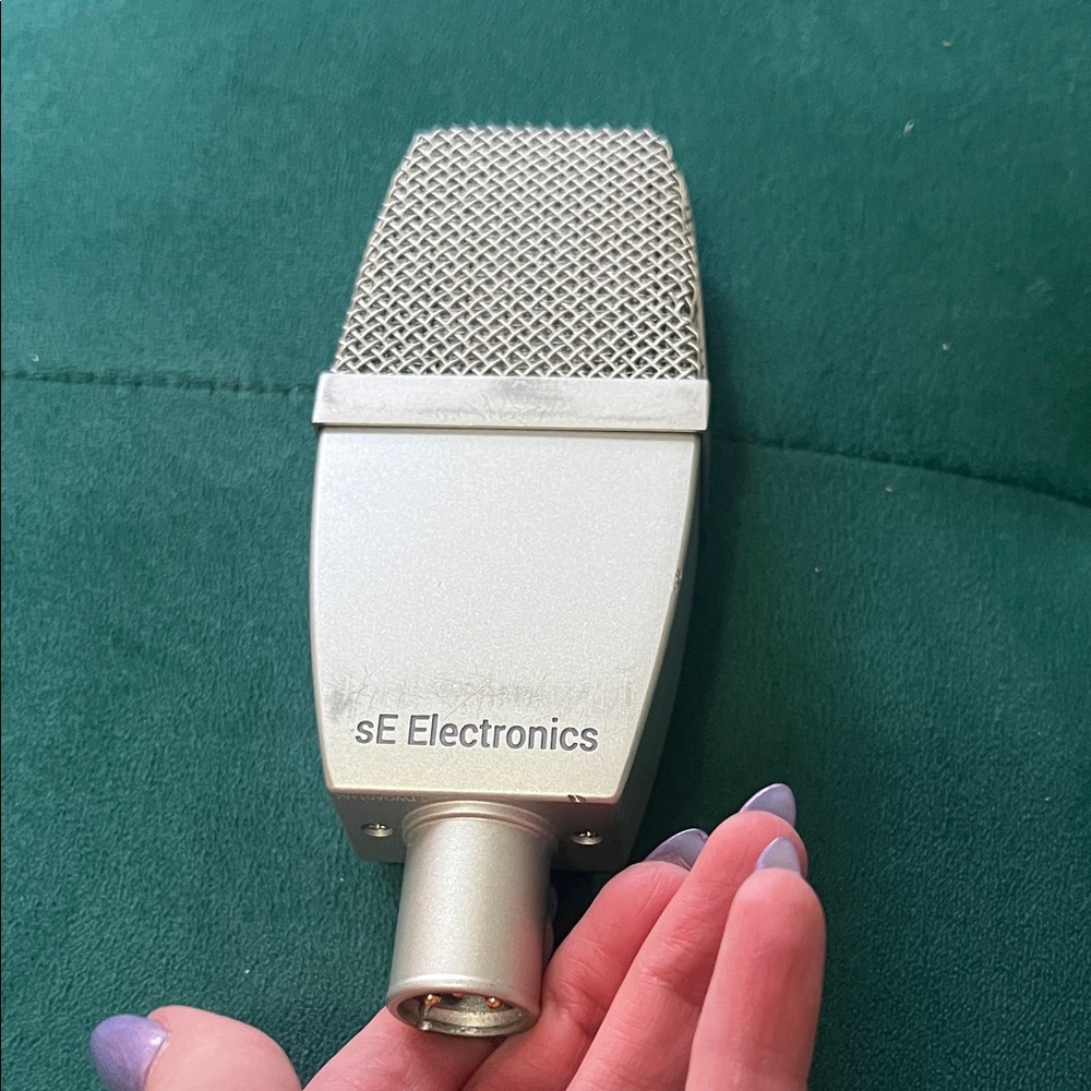 T2 Silver Ribbon Studio Microphone - Picture 5 of 7